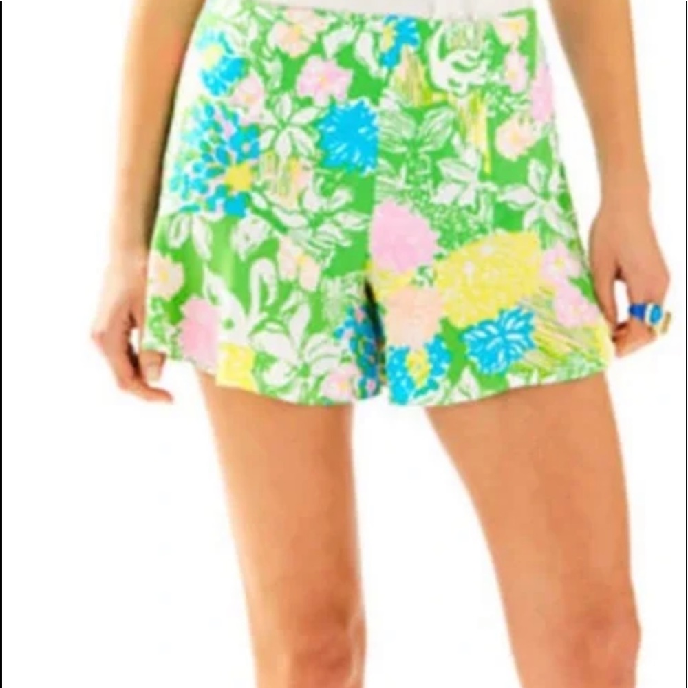 NWT Lilly Pulitzer Size 2 Ruffle Shorts🌷 Hibiscus Stroll
